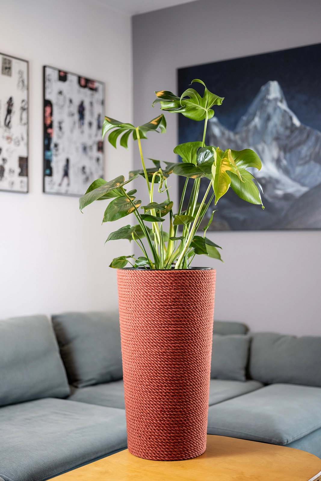 Doniczka jutowa czerwona adoni 57 cm ożywia salon